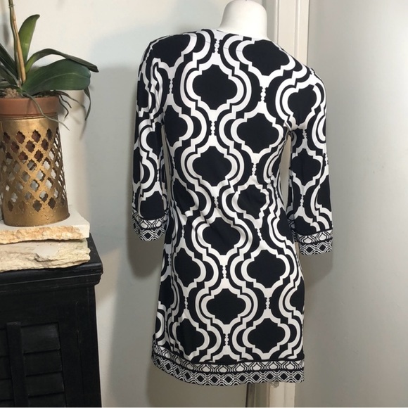 White House Black Market Signature Knits Black And White Printed Shift Dress. - Picture 6 of 9